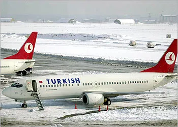 إسطنبول تترقب عاصفة ثلجية وإلغاء عشرات الرحلات الجوية